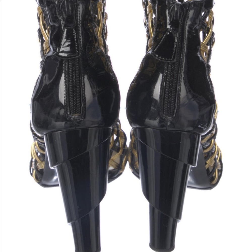 CHANEL interlock CC patent leather cage pumps - Picture 5 of 8
